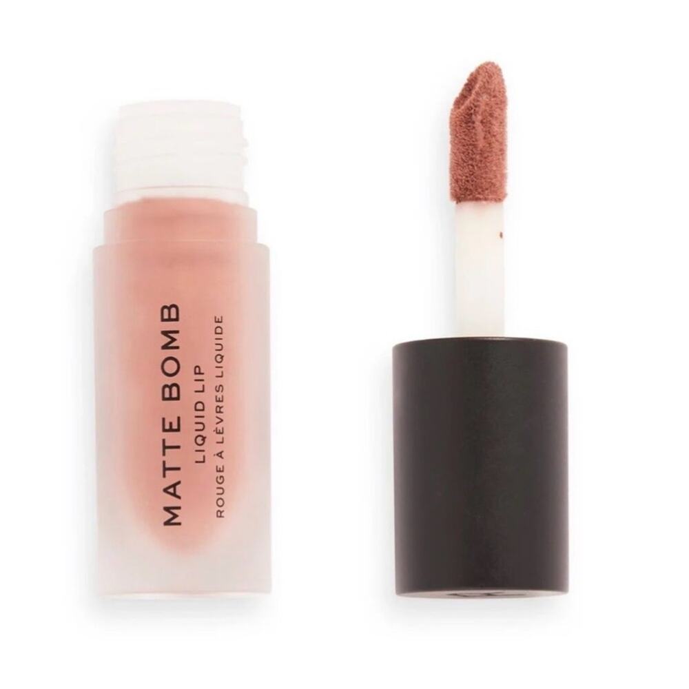 Makeup Revolution Matte Bomb Creamy
Velvet Finish Liquid Lipstick Delicate Brown